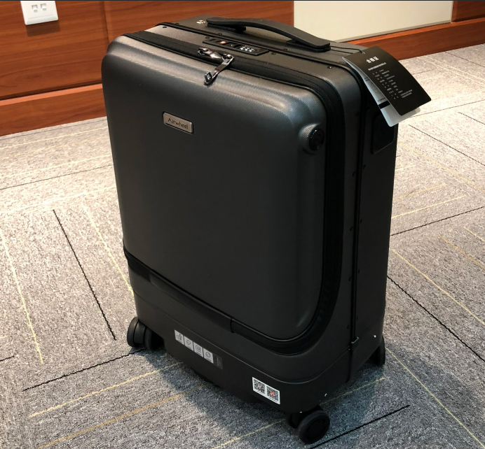 Airwheel SR5 following Suitcase