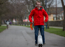 But it may not be known to all that Airwheel electric self-balancing scooters could serve as an assistant to take pictures or shoot videos.