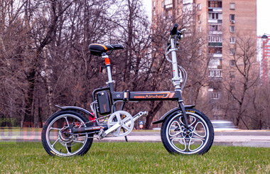Airwheel R5 assist electric bicycle