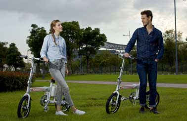 Airwheel R5 electric assist bike