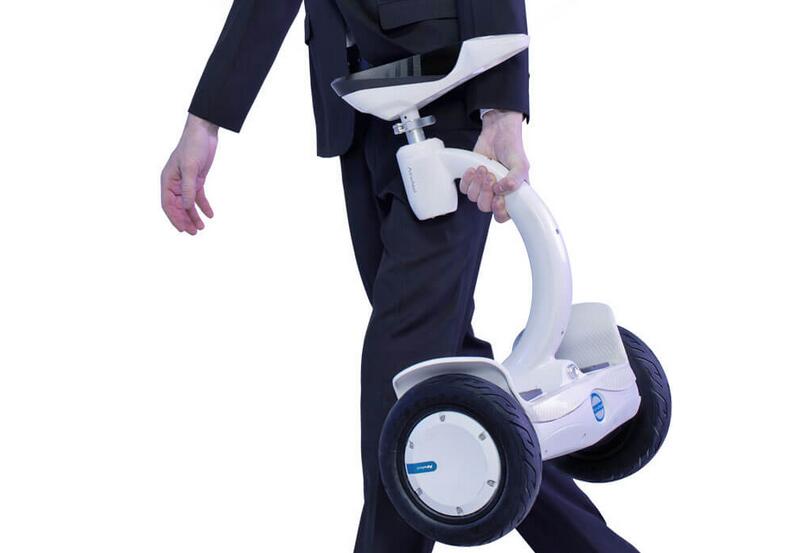 Airwheel S8 scooter eléctrico con asiento trae conveniencia y comodidad a la vida de la gente.