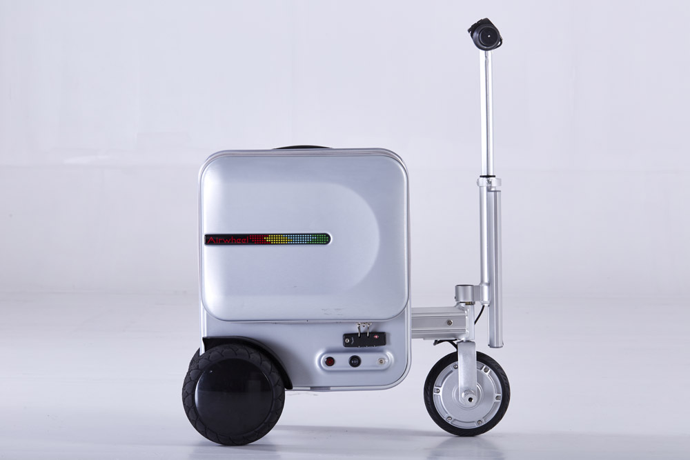 Airwheel SE3 electric luggage
